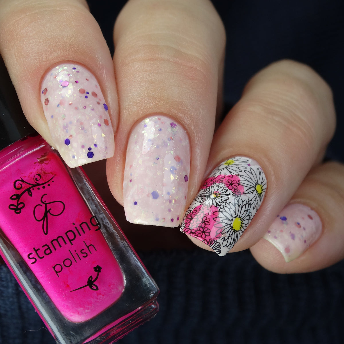 I Dream of Daisies (CjS-104) Etched Nail Art Stamping Plate
